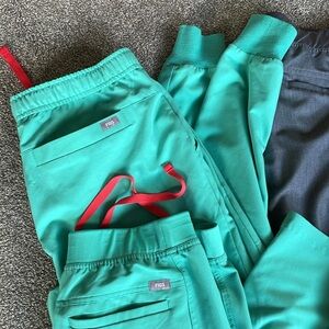 Men’s Figs scrubs. One pair of joggers.